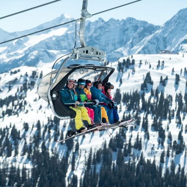 RS12702_SNOW3919-scr-min